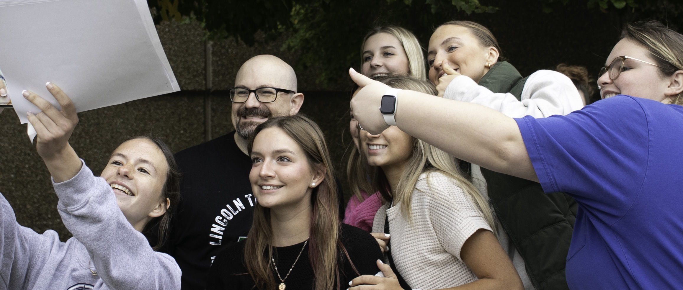 A group of students on a tour taking a selfie