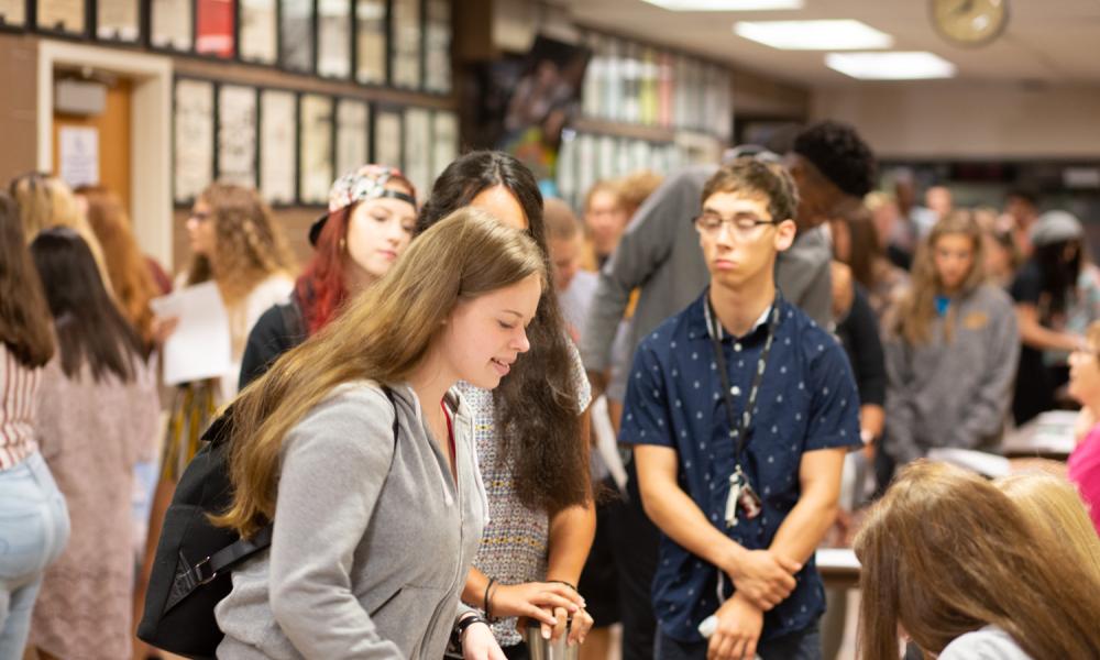 Students Register for New Student Orientation at Lincoln Trail College