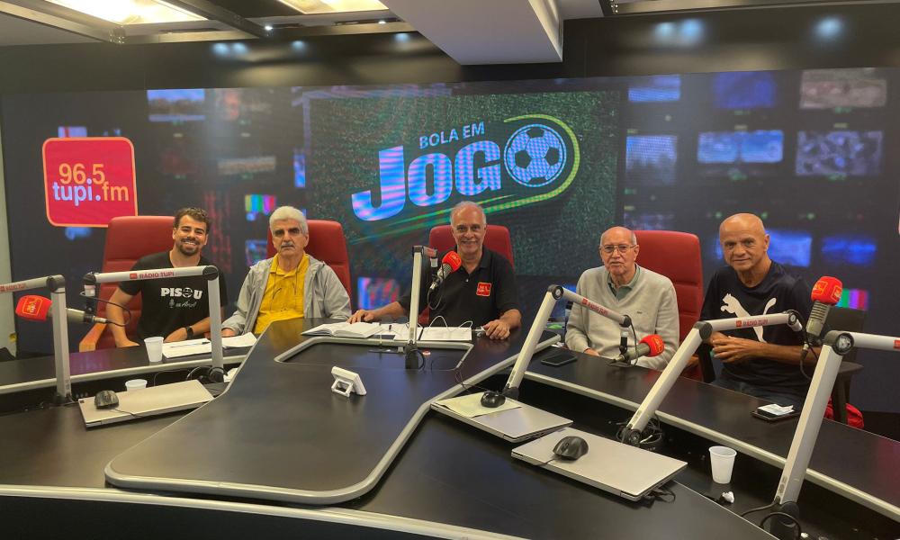 Felipe Silva joins the hosts of Bola Em Jogo