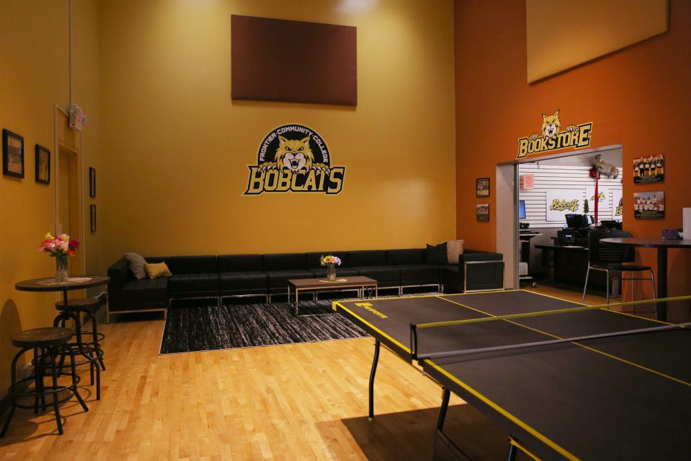 fcc_bobcat den_lounge